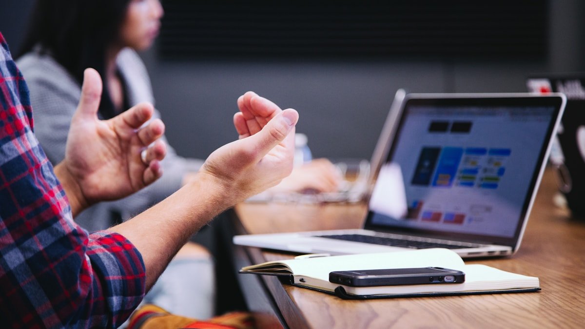 Imagem relacionada ao artigo: CRM para pequena empresa: o que registrar para vender mais sem burocracia